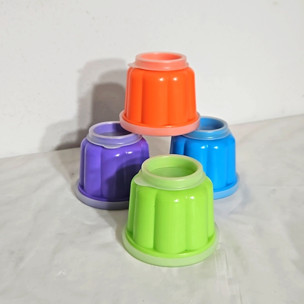 Set of 4 multicolor individual mini plastic jello molds